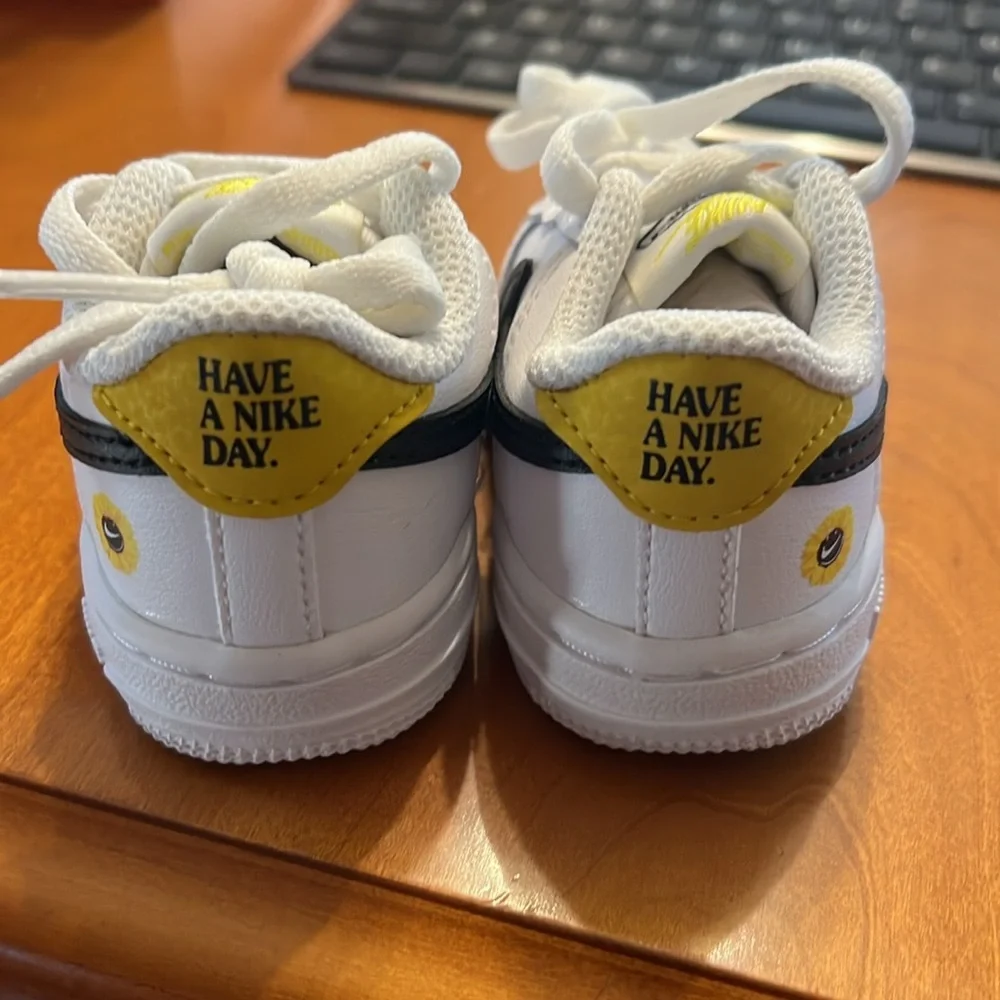 Size 3C Nike force 1 LV8 TD WHITE BLACK/DARK sulfur - Picture 3 of 4